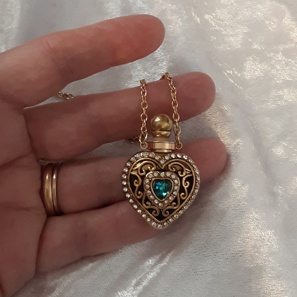 Handmade Victorian Style Bottle With Removable Cap Goldtone 25" Chain - Picture 7 of 7